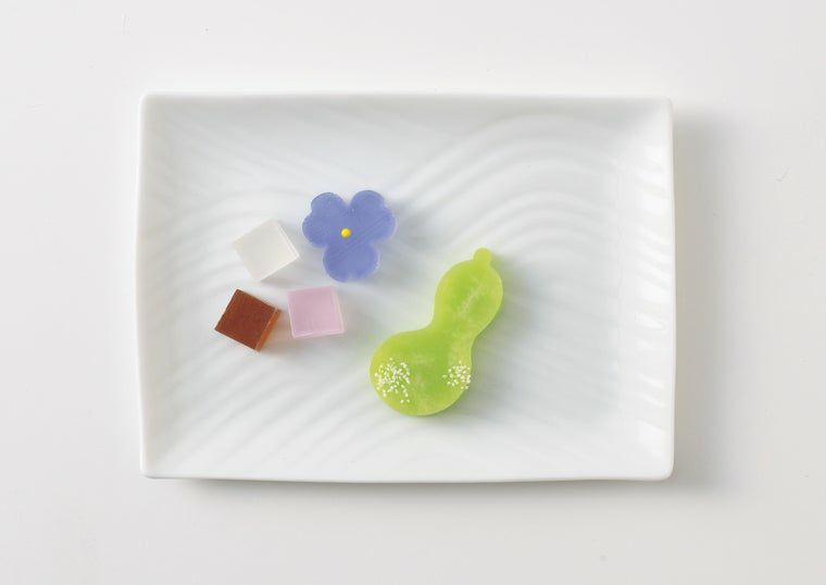 白磁菊彫大皿1枚7700円10枚 （桃型豆皿 5個セット | 可愛い食卓演出 