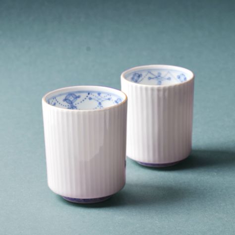 青華瓔珞文 夫婦湯呑（桐箱入）〈2個〉 有田焼