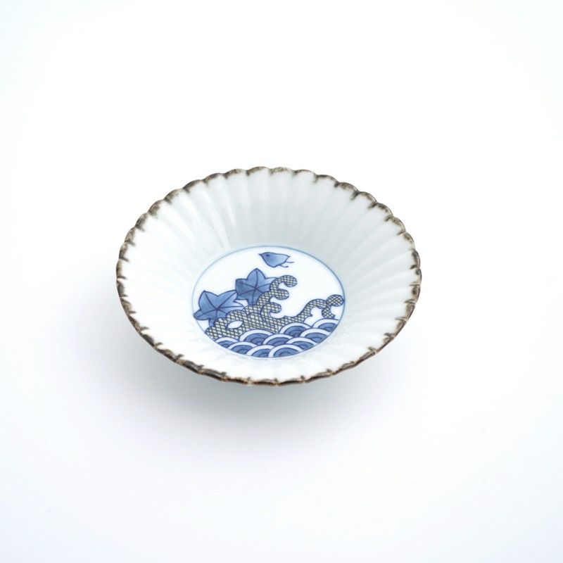 小皿・取皿（約9～14cm） 【波佐見焼】波千鳥 菊彫小皿〈1枚〉 |皿や鉢 