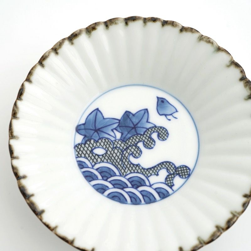 小皿・取皿（約9～14cm） 【波佐見焼】波千鳥 菊彫小皿〈1枚〉 |皿や鉢 