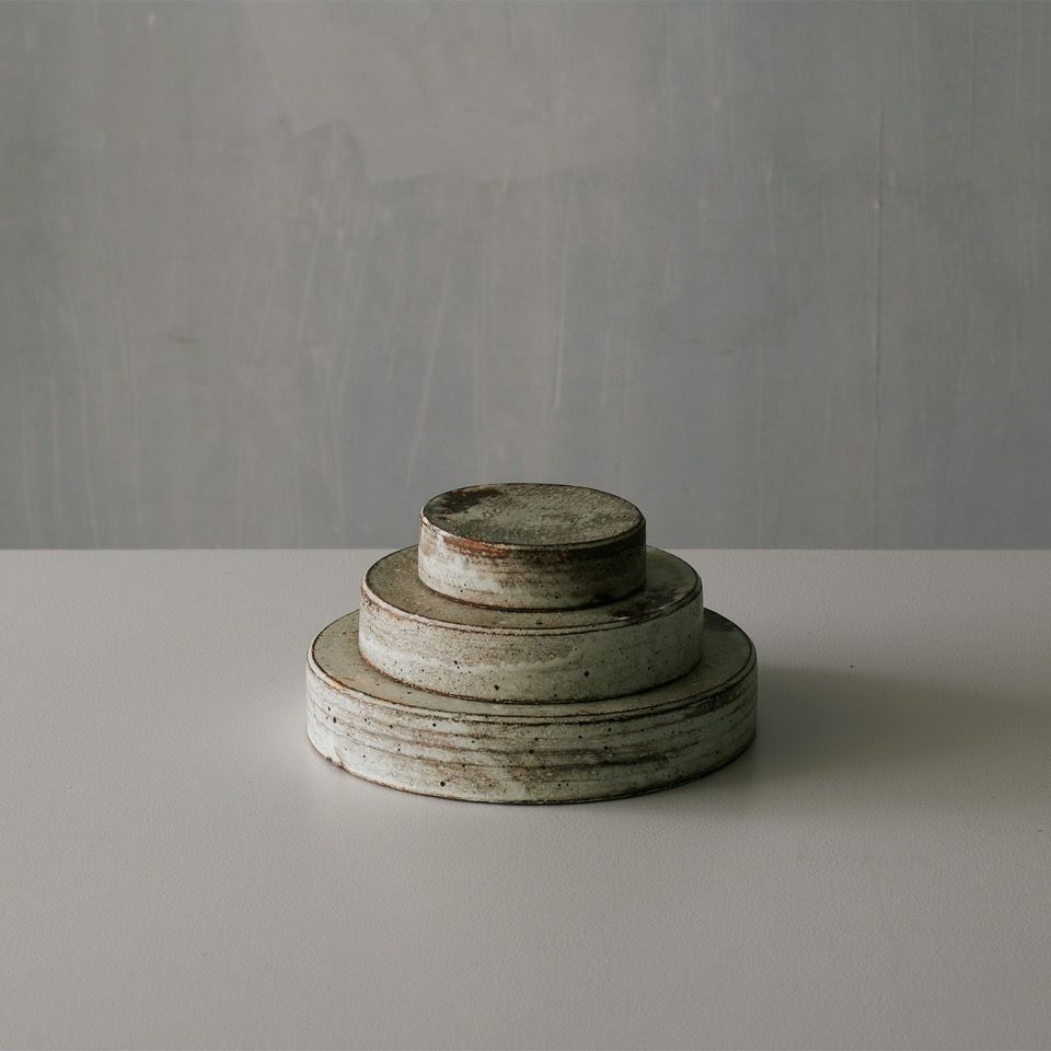 KASANE | 重 【COCHI】KASANE / TORINOKO（粉引）〈3枚〉 142301190103  