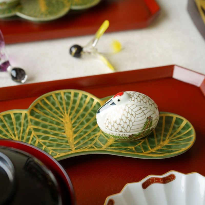 有田焼・伊万里焼（佐賀県） 【有田焼 幸楽窯】錦茶緑金松葉形 前菜皿