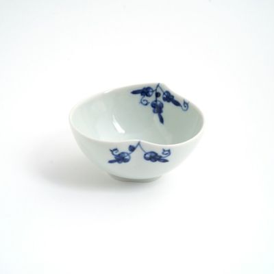 有田焼・伊万里焼（佐賀県） 【有田焼】染付陶花 桃型小付〈1個〉 |皿